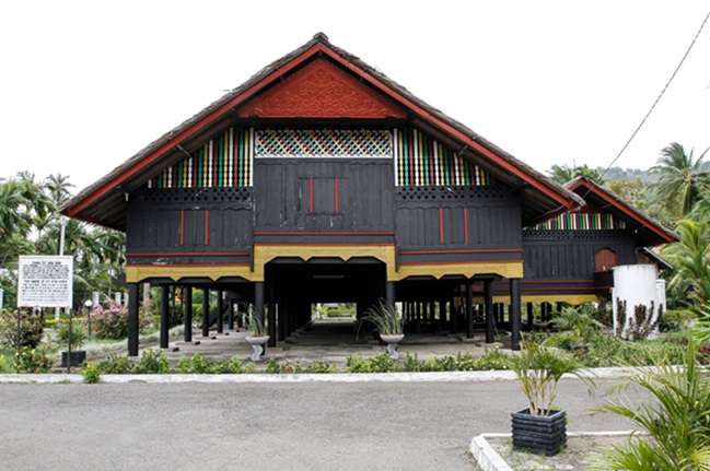 Keindahan dan Ciri Khas Rumah Adat Rumoh Aceh
