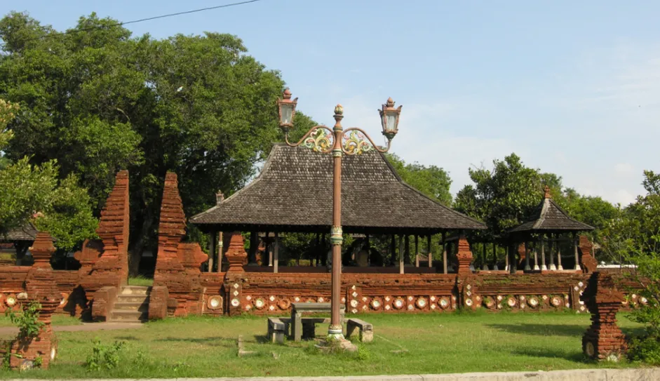 Keindahan dan Filosofi Rumah Adat Rumah Kasepuhan Sundanese