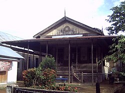 Keindahan dan Fungsi Rumah Adat Rumah Balai Laki di Indonesia