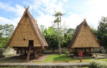 Keindahan dan Keunikan Rumah Adat Rumah Tambi di Indonesia
