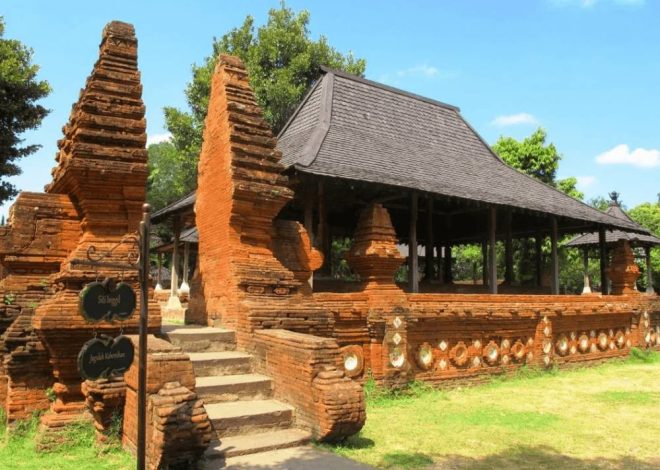 Keindahan Rumah Adat Imah Perahu Kumurep di Cirebon