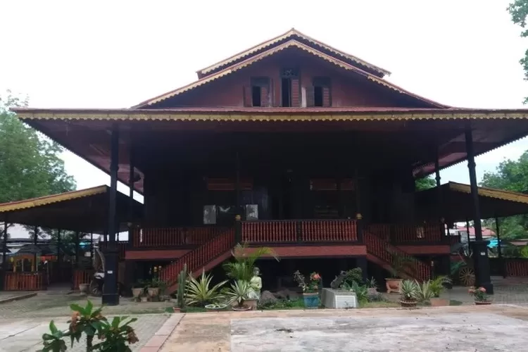 Keindahan Rumah Adat Rumah Bandayo Poboide di Sulawesi Selatan