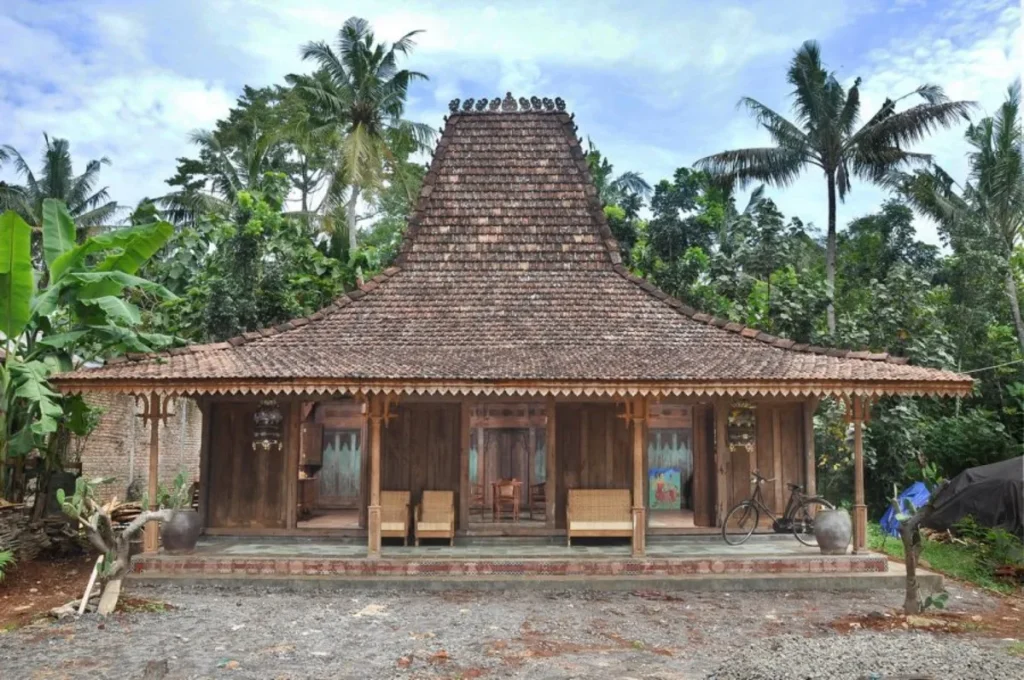 Keindahan Rumah Adat Rumah Joglo Jompongan yang Tradisional