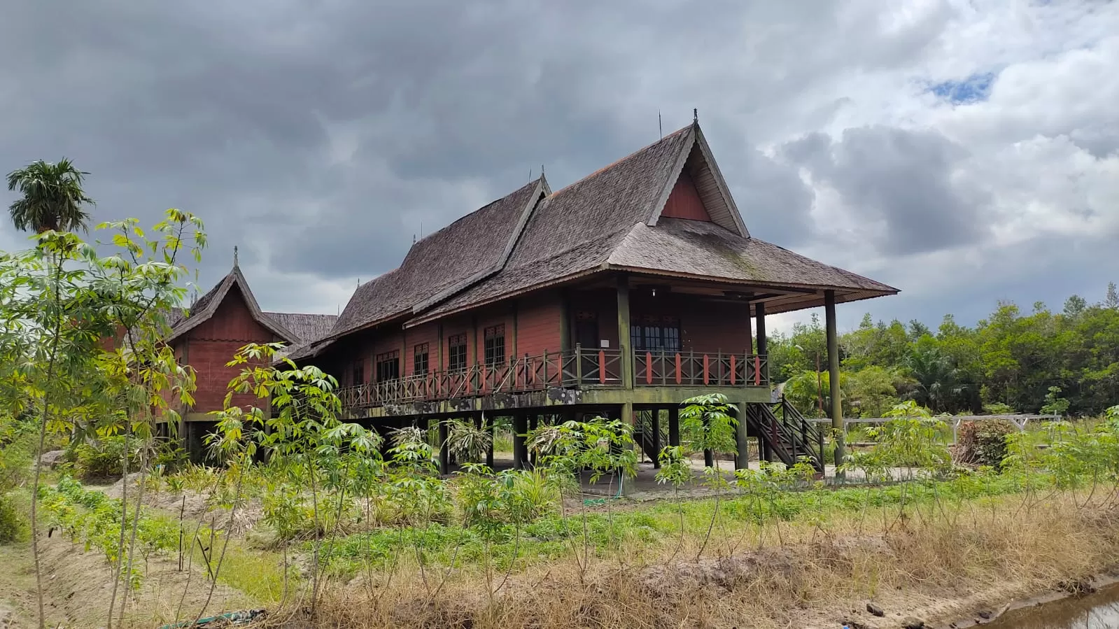 Keunikan Rumah Adat Huma Gantung di Kawasan Tradisional