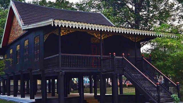 Keunikan Rumah Adat Kajang Lako, Warisan Budaya Kalimantan