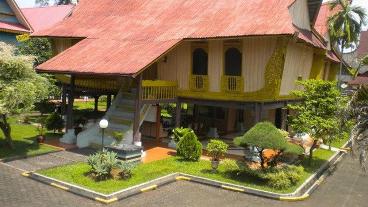 Keunikan Rumah Adat Rumah Atap Lontik di Indonesia
