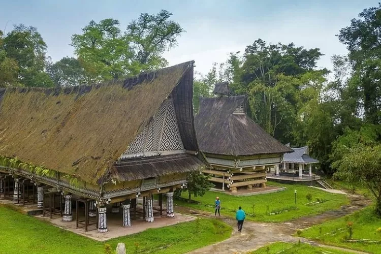 Keunikan Rumah Adat Rumah Bolon dari Suku Batak Toba