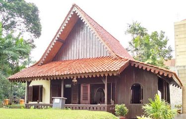 Keunikan Rumah Adat Rumah Kebaya: Warisan Budaya Indonesia