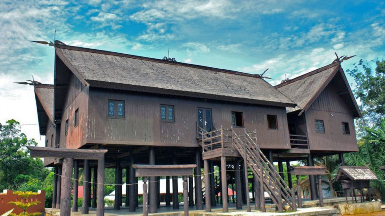 Keindahan Rumah Adat Rumah Padu Ampar: Warisan Budaya Kalimantan
