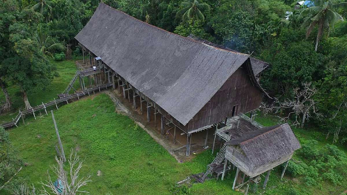 Keindahan Rumah Betang Desa Tumbang Bukoi yang Tradisional
