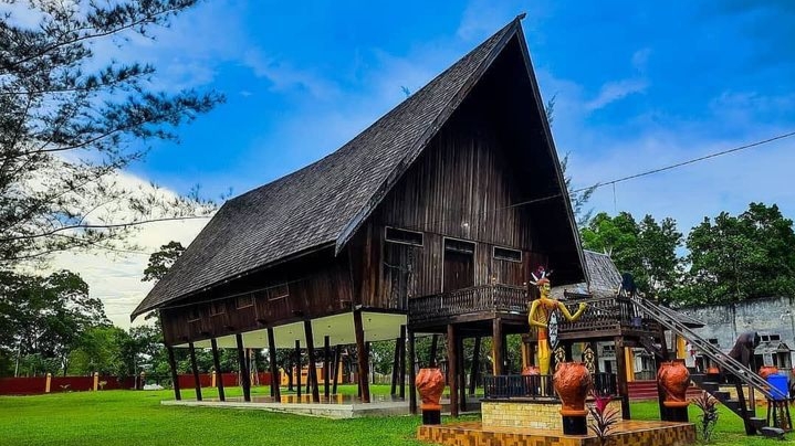 Keindahan Rumah Betang Pasir Panjang: Warisan Budaya Dayak