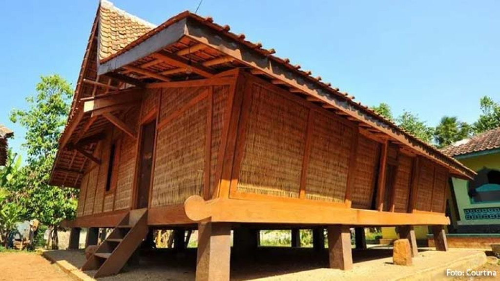 Keunikan Rumah Adat Imah Togog Anjing di Bali