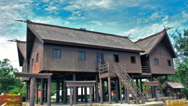 Keunikan Rumah Adat Rangkang: Warisan Budaya dari Kalimantan