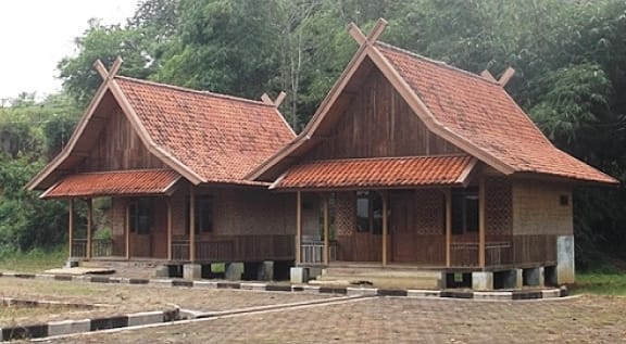 Mengenal Rumah Adat Imah Badak Heuay: Warisan Budaya Kalimantan
