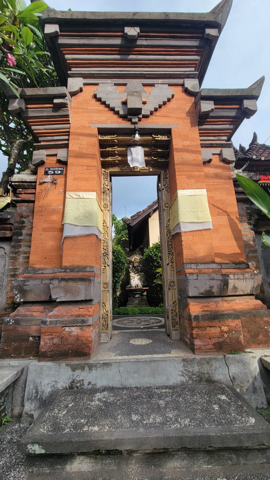Traditional Rumah Aling-Aling: An Architectural Heritage of Indonesia