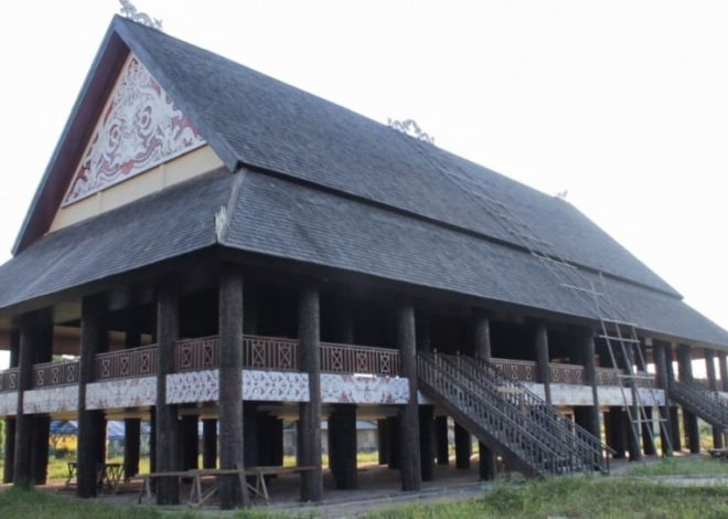 Keindahan dan Ciri Khas Rumah Adat Rumah Lamin di Papua