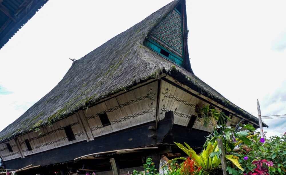 Keindahan dan Filosofi Rumah Adat Siwaluh Jabu Bali