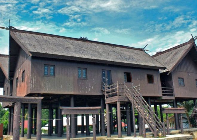 Keindahan dan Keunikan Rumah Adat Rumah Mangkurat di Kalimantan