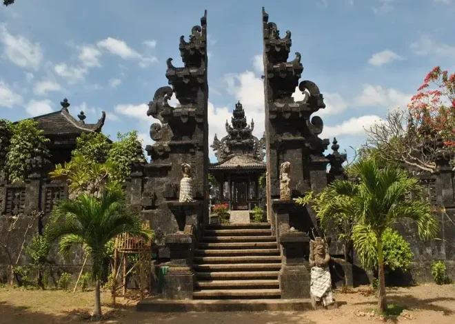 Keindahan Rumah Adat Gapura Candi Bentar di Bali