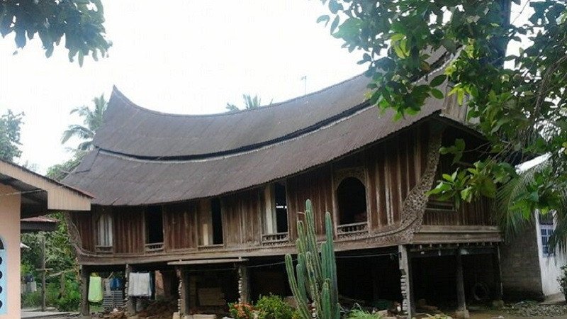 Keindahan Rumah Adat Rumah Gadang Surambi Papek Sumatera