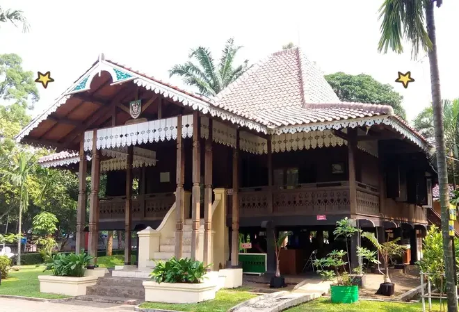 Keunikan Rumah Adat Rumah Berbumbung Lima di Indonesia