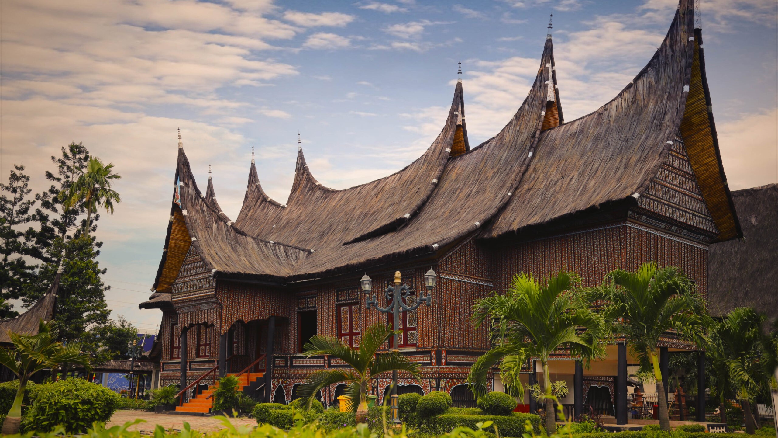 Keunikan Rumah Adat Rumah Ganjong Sibak Baju di Sumatera Barat