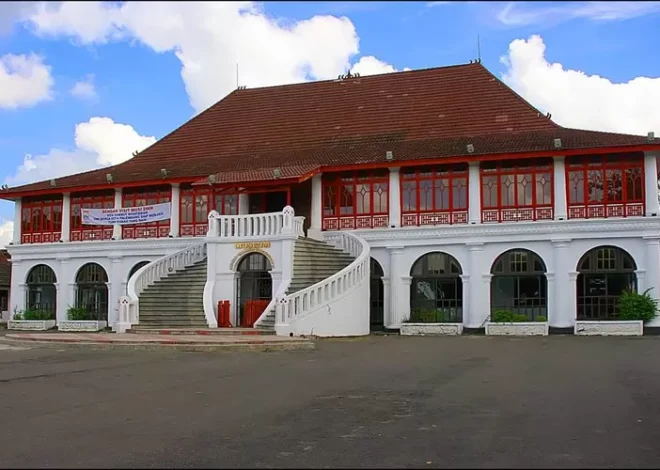 Mengulik Keunikan Rumah Adat Rumah Cara Gudang di Indonesia