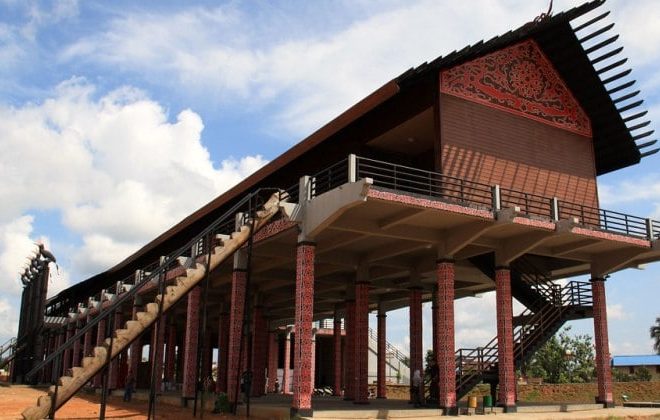 Rumah Adat Rumah Radakng: Warisan Budaya Suku Dayak Kalimantan