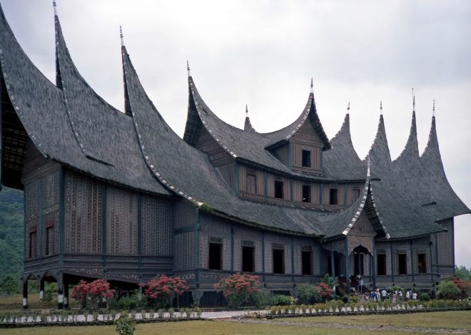 Rumah Bubungan Tinggi: Keindahan Arsitektur Tradisional Minangkabau