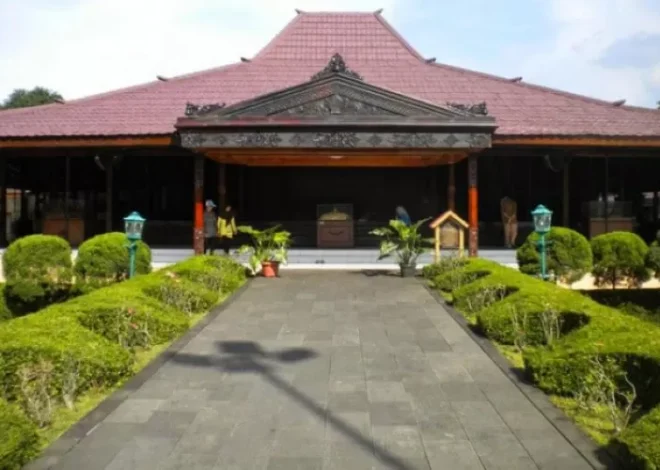Rumah Adat Bangsal Kencono: Keindahan Arsitektur Tradisional Jawa